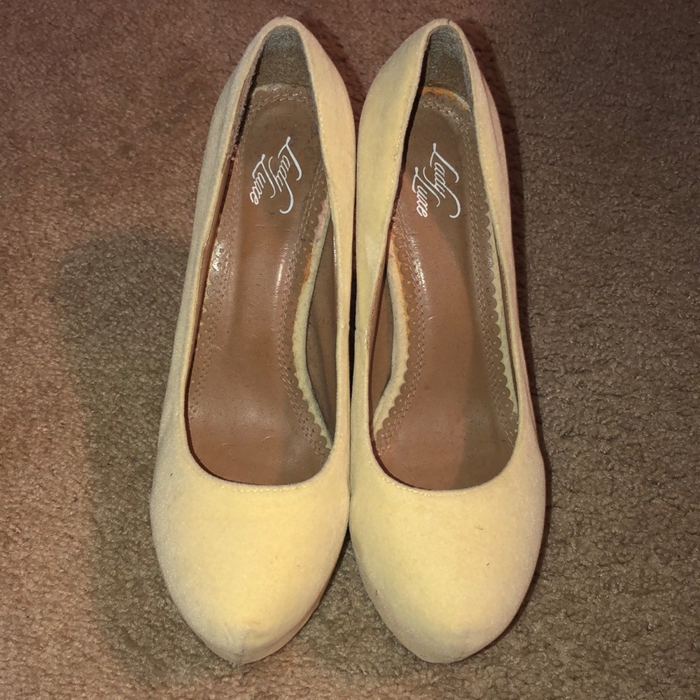 Nice cream colored thick heels!